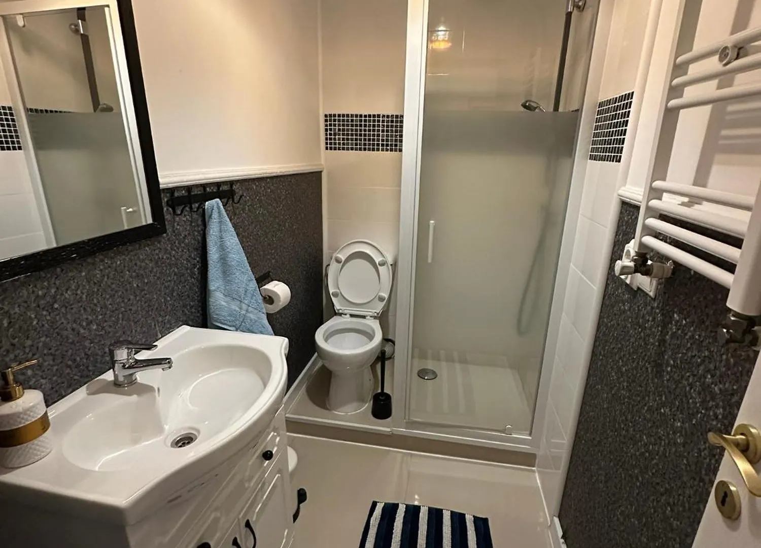 Fancy Apartment Old Town 부쿠레슈티 0*,